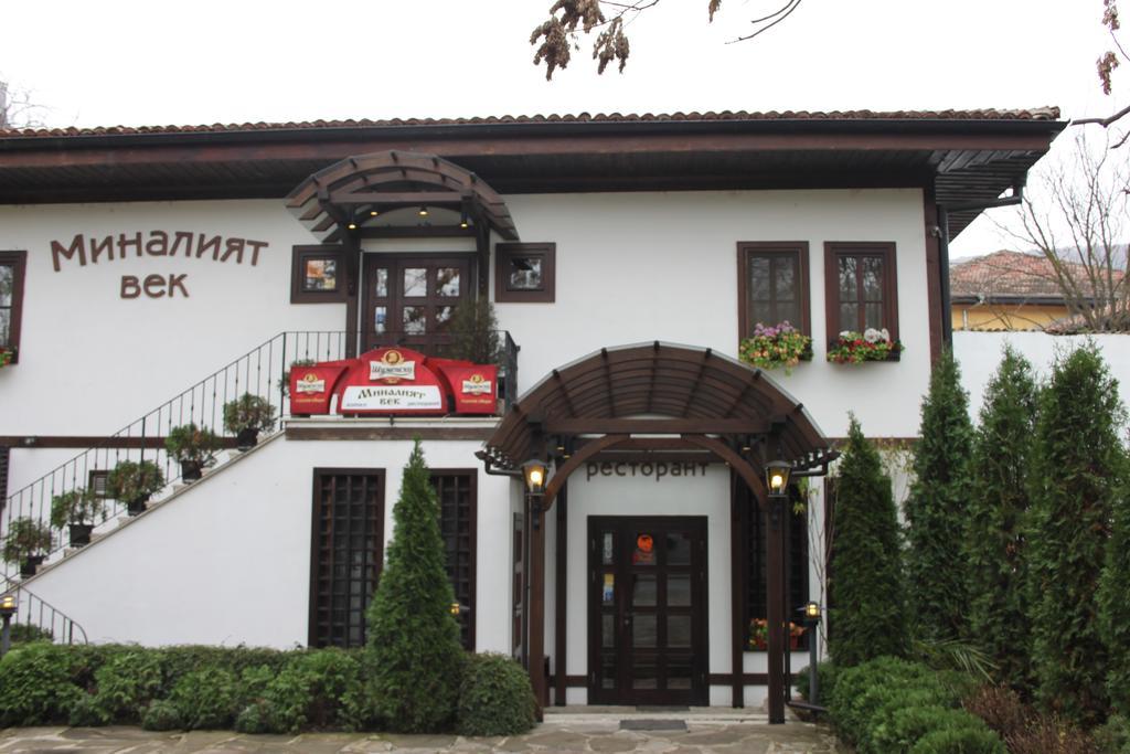 Hotel Minaliat Vek Шумен Экстерьер фото